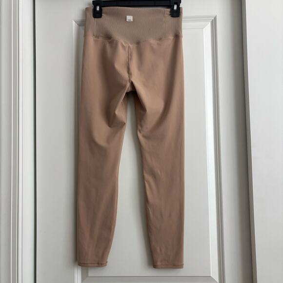 Vuori Women’s Ribbed Studio Legging Tan Sz M Athletic Yoga - Picture 3 of 11